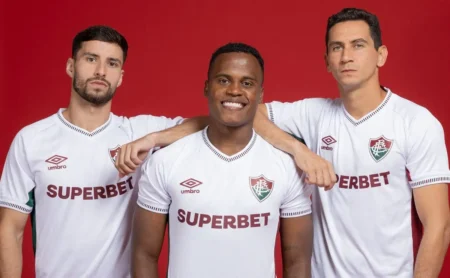 Fluminense e Umbro: novo uniforme reserva para a temporada.