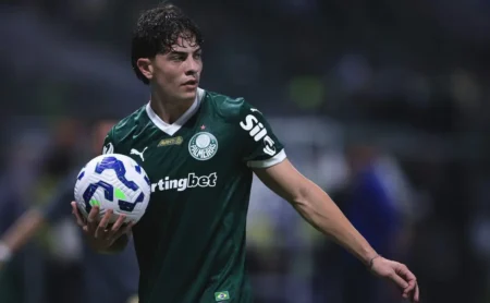 Giay no onze inicial: Palmeiras planeja blindagem contra investidas na janela