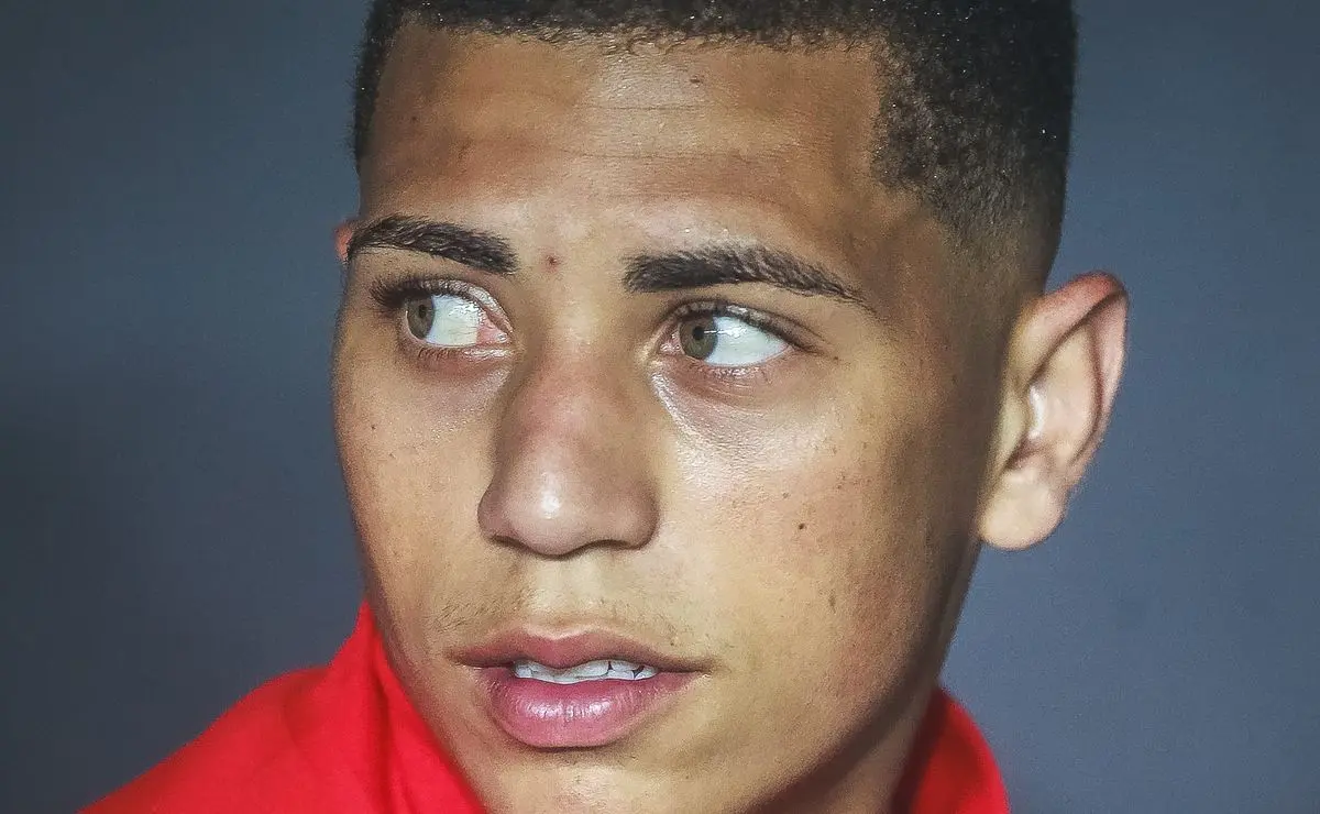Gabriel Carvalho: Desempenho Insatisfatório nos Treinos, Afastamento por Roger Machado e Perda de Espaço no Internacional