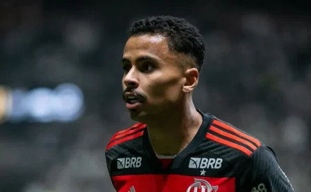 Flamengo Busca Compensação por Allan, Sem Contato Oficial do Atlético-MG