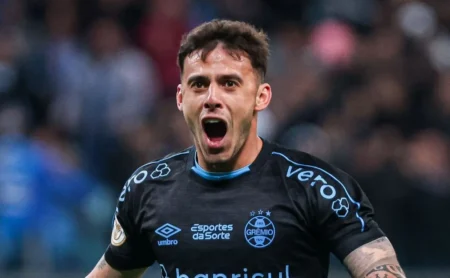 Carballo na MLS: Equipe contata Grêmio e considera repatriação de volante uruguaio