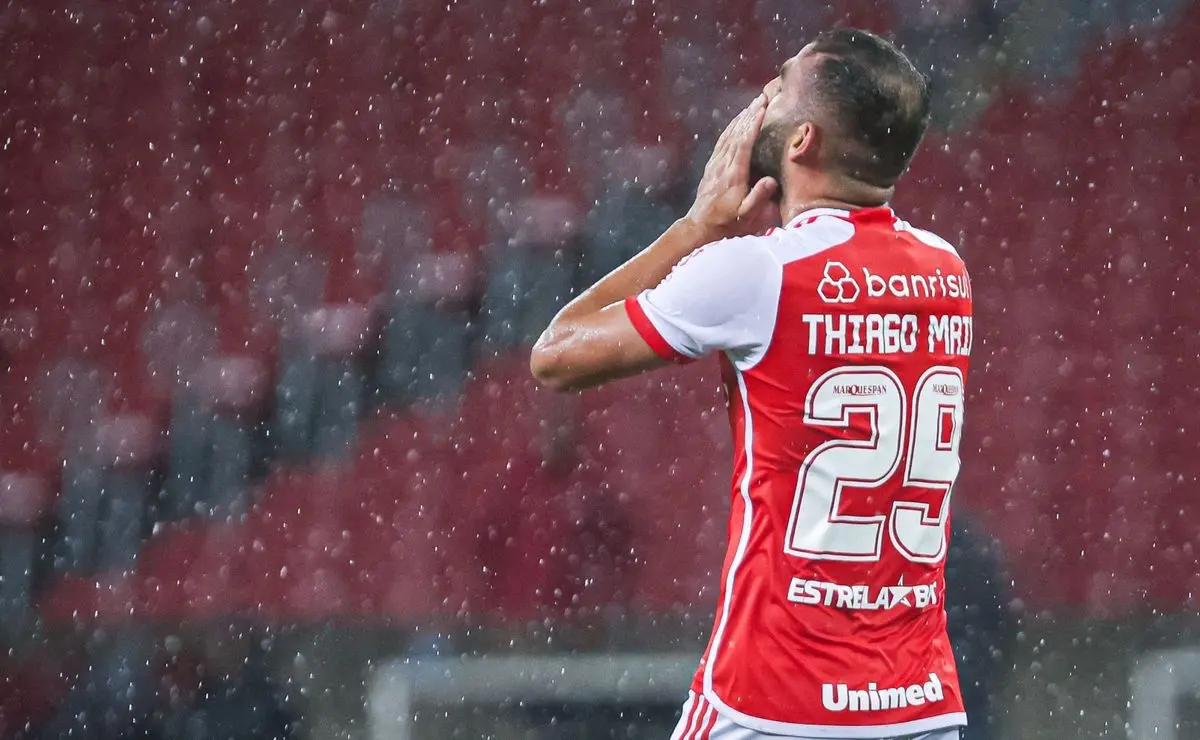 Thiago Maia do Internacional emociona ao falar das enchentes de 2024 no Rio Grande do Sul.