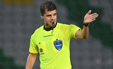 VAR em jogo decisivo do Grêmio na Sul-Americana: Andrés Cunha é o escolhido.