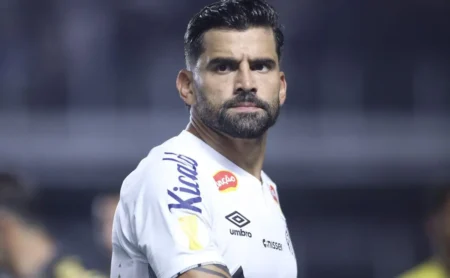 Rincón assusta o Santos em aposentadoria, e novidade para maio é sobre patrocínio.