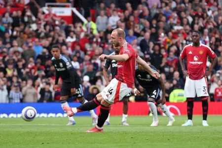 Manchester United anuncia desligamento de Eriksen e outros dois atletas