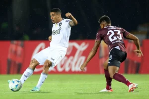Allan se destaca em vitória do Botafogo com atuação impactante.