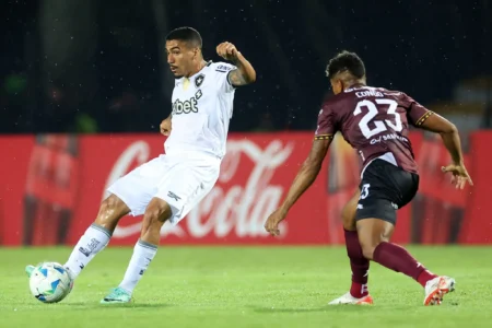 Allan se destaca em vitória do Botafogo com atuação impactante.