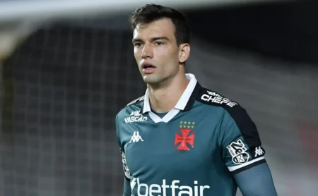 Léo Jardim: o menos culpado na derrota do Vasco, segundo a torcida