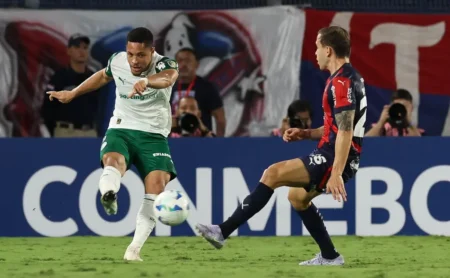 Vitor Roque e Estêvão: Da frustração do gol perdido ao apoio da torcida do Palmeiras