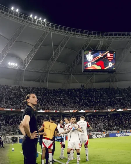 Filipe Luís analisa instabilidade do Flamengo e lamenta empate com o Central Córdoba: "Um erro custou caro"