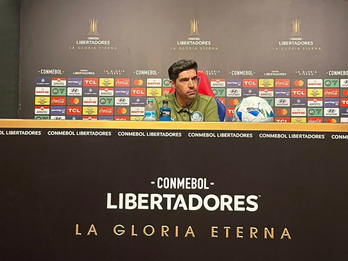 Abel celebra reação de Vitor Roque e alerta após classificação do Palmeiras: "Sem tirar o pé"