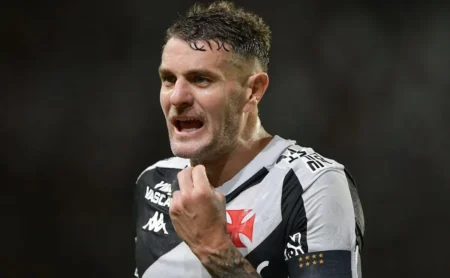Vergonha na Sul-Americana: Vegetti reage à goleada histórica do Vasco