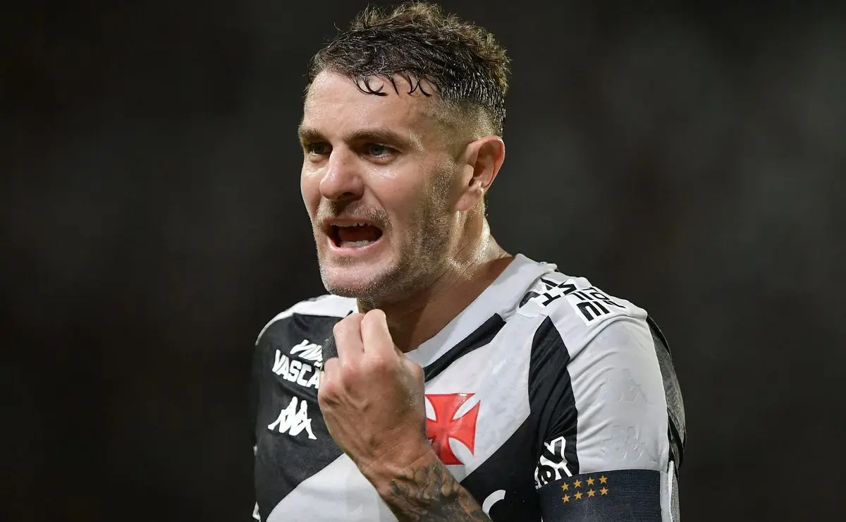 Vergonha na Sul-Americana: Vegetti reage à goleada histórica do Vasco