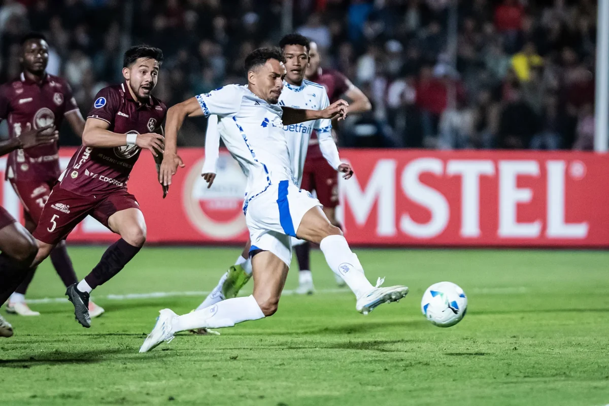 Cruzeiro: Eliminação vexatória e a esperança nos torneios nacionais para salvar a temporada