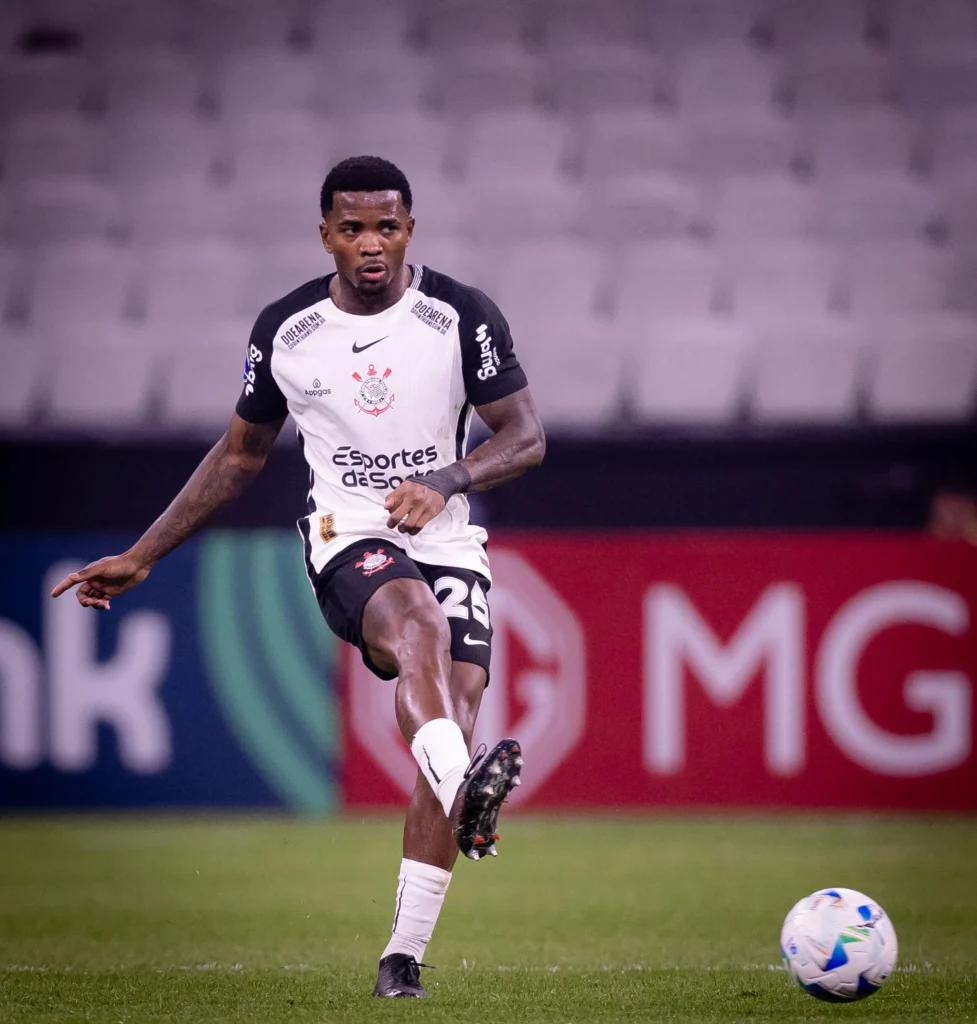 Cacá aproveita chance, conquista lugar com Dorival Júnior e se "reconstrói" no Corinthians