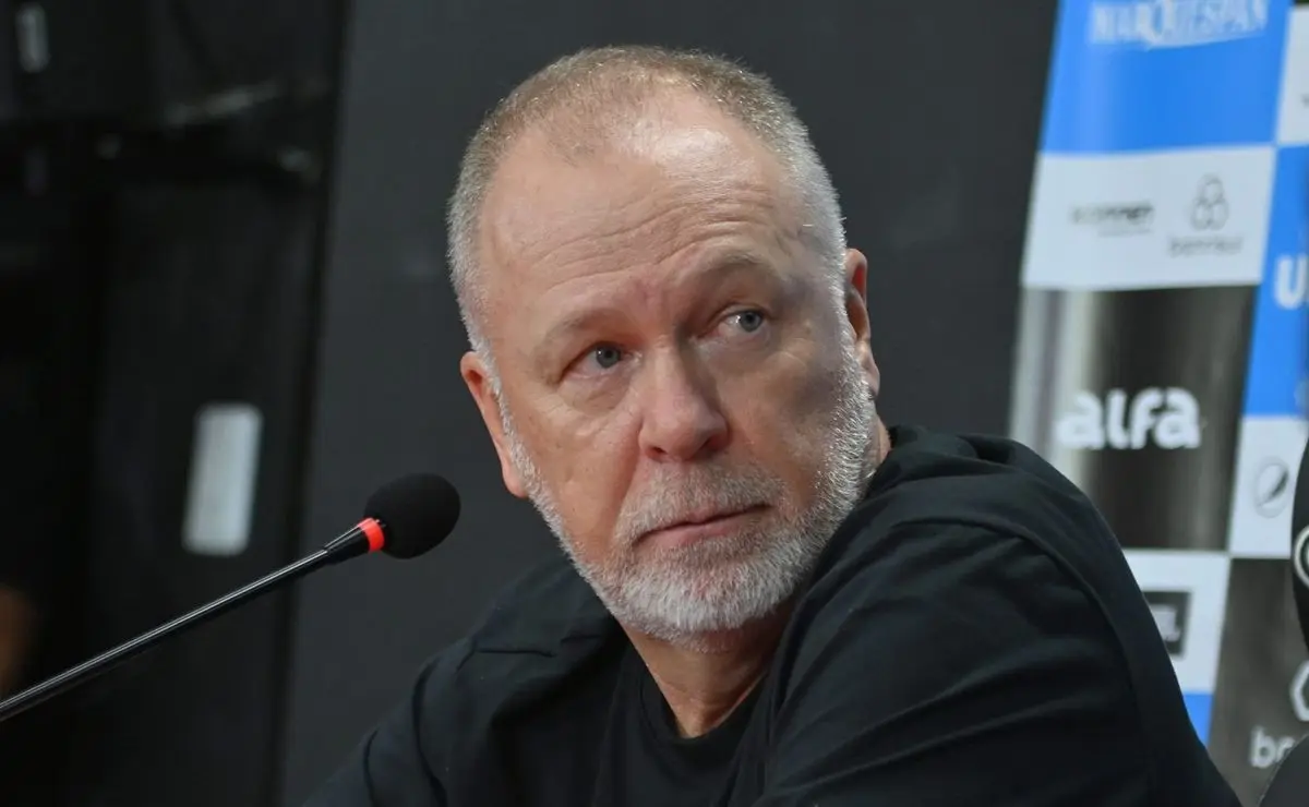 Mano Menezes antevê um Grêmio "bem diferente" após a pausa no calendário