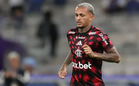 Flamengo condiciona venda de Wesley ao Mundial de Clubes, enquanto City intensifica pressão