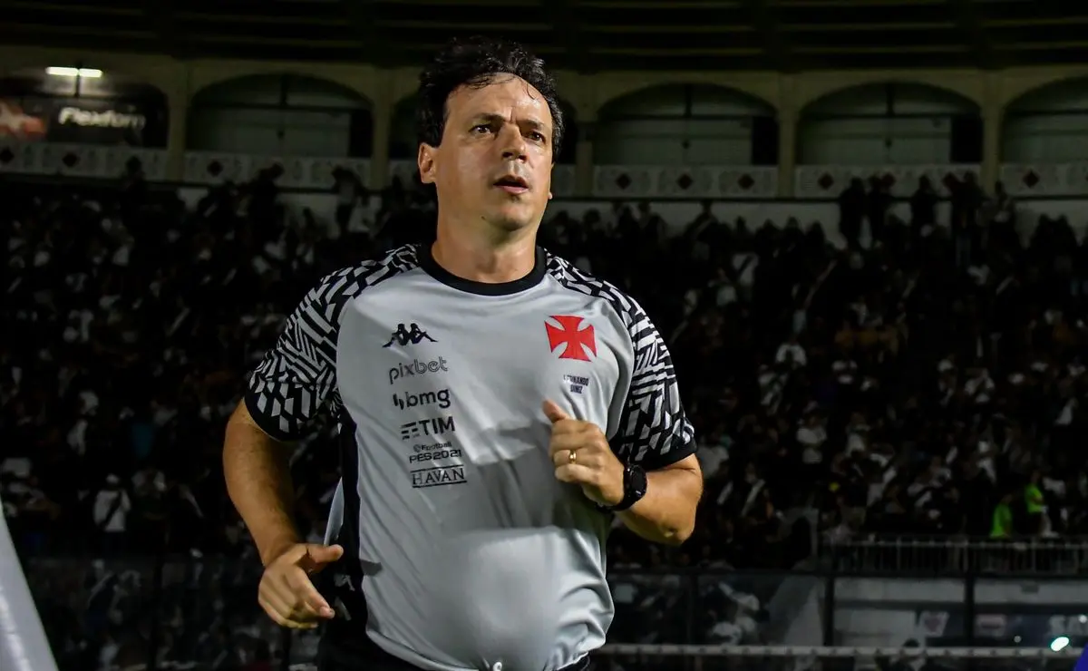 Diniz aceita o Vasco e assina contrato até o fim de 2026