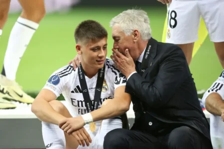 Joia Turca do Real Madrid Revela Primeiro Contato com Ancelotti: "Ligou com Camisa Havaiana e Charuto"