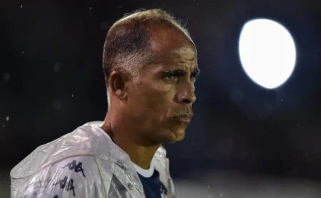 Vasco fecha com Fernando Diniz, mas Felipe Maestro comanda no Brasileirão Betano