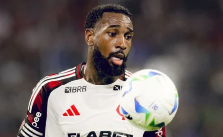 Gerson, do Flamengo, escapa de assalto no Rio após criminosos efetuarem disparos
