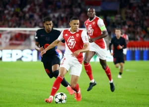 Vanderson analisa temporada com destaque para convocações e exibição memorável contra o Barça: "A melhor da minha carreira"