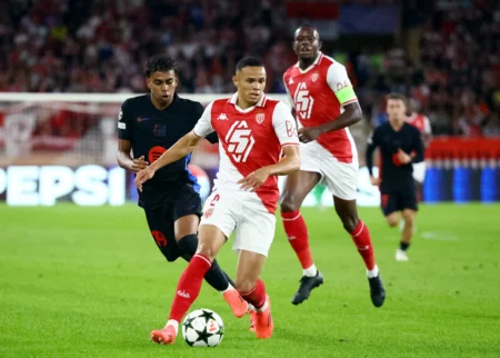 Vanderson analisa temporada com destaque para convocações e exibição memorável contra o Barça: "A melhor da minha carreira"