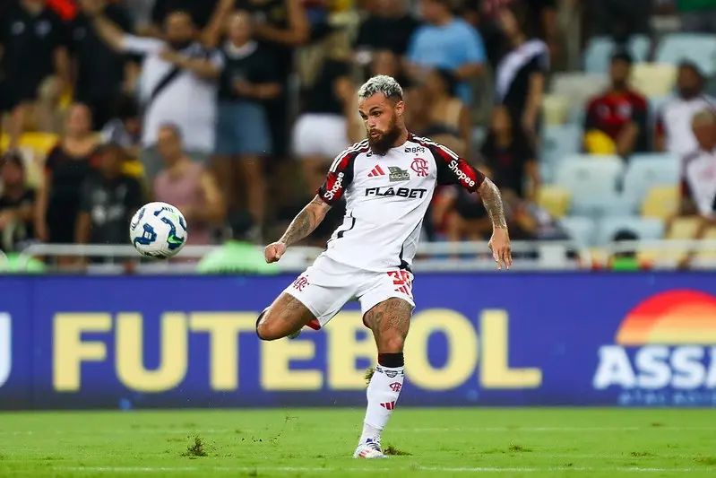 Desafios no Flamengo: Saídas no elenco abrem caminho para reforços no meio do ano