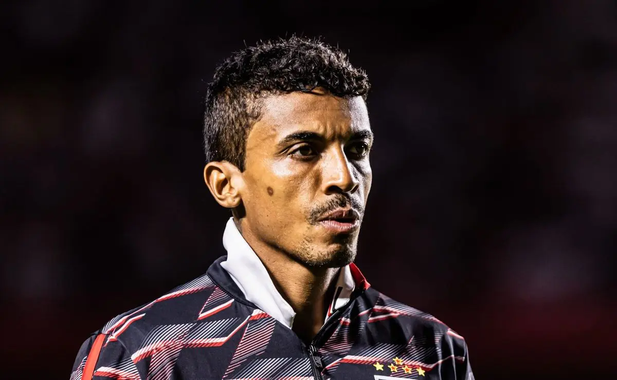 Divergência entre Luiz Gustavo e Zubeldía por questão de saúde no São Paulo gera debate entre torcedores