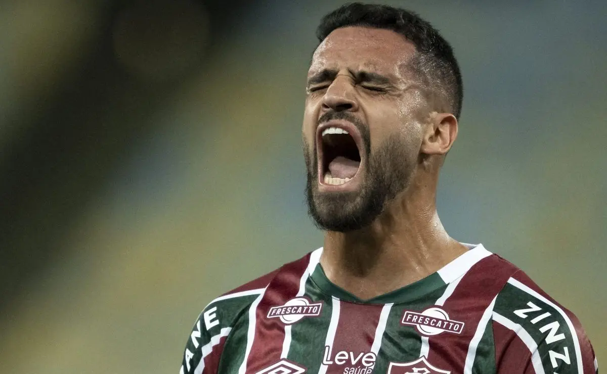 Entrosamento em falta: Renato Augusto busca sintonia no Fluminense após retorno