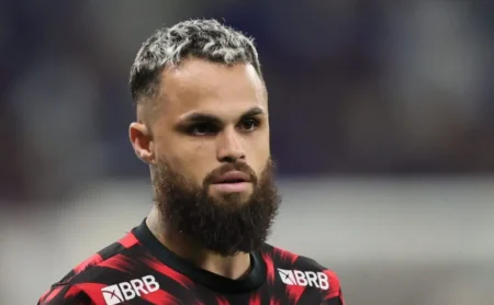 Michael Contratado Pelo Grêmio: Oportunidade no Mercado Após Pedido de Saída do Flamengo