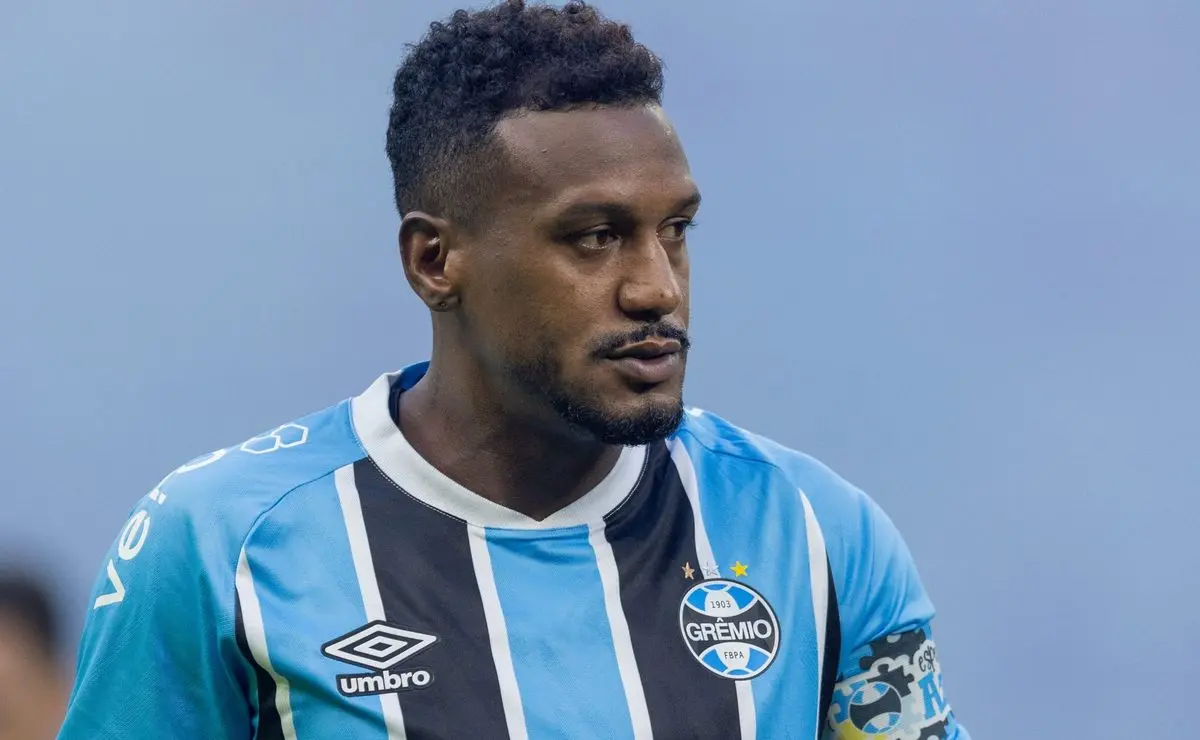 Edenílson cobra dívida milionária do Internacional na Justiça