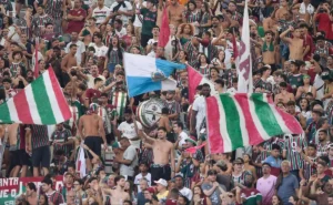 Organizada do Fluminense repreende elenco após revés na Bolívia