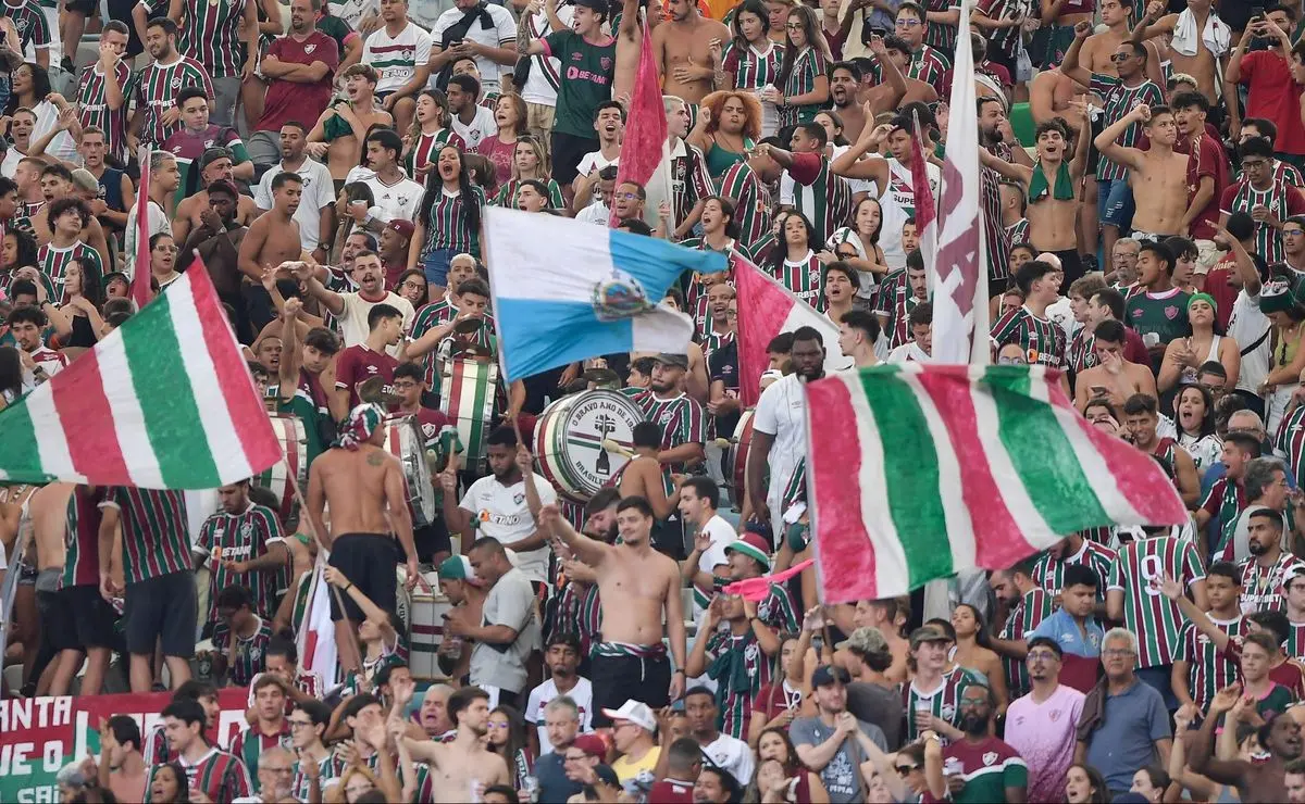 Organizada do Fluminense repreende elenco após revés na Bolívia