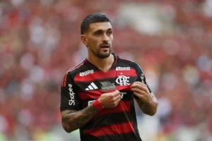 Flamengo adia renovação com Arrascaeta e foca em outras contratações