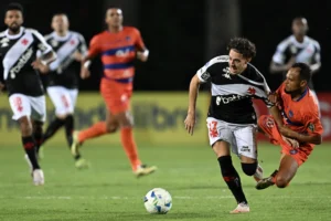 Vasco: Nuno Moreira retorna, Paulo Henrique ausente; confira a provável escalação
