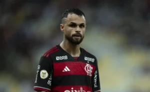 Michael: Cruzeiro demonstra interesse e futuro no Flamengo em xeque