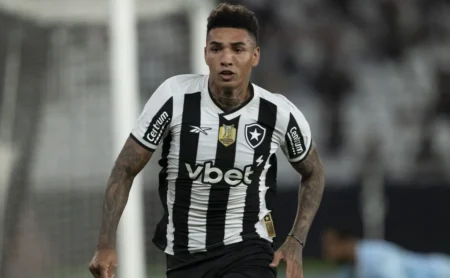 Botafogo foca nos minutos finais do primeiro tempo contra o Internacional