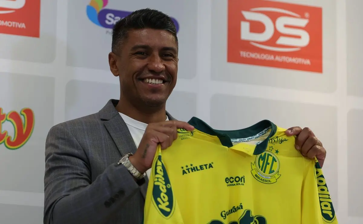 Santos Faz Proposta a Paulinho, Ex-Corinthians, Mas Coordenador Técnico Veta