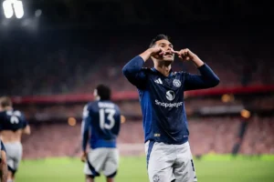 Casemiro Igualado a Cristiano Ronaldo: Salário Atinge Patamar no Manchester United