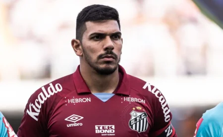 João Paulo Considera Deixar o Santos por Mais Tempo em Campo e Busca Opções Fora do País