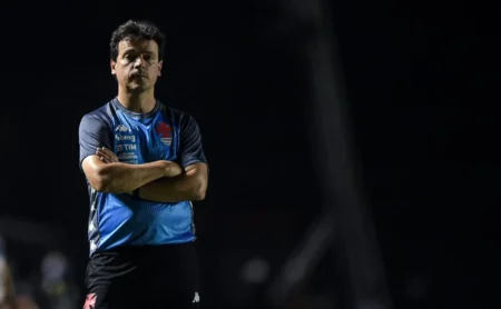 Fernando Campos: Diniz Enfrentará Desafios na Adaptação ao Vasco Sem Peças Ideais