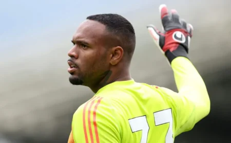 Carlos Miguel, Ex-Corinthians, Busca Novo Destino Europeu Após Passagem Sem Brilho na Inglaterra