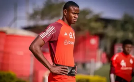 Ricardo Mathias: A Joia Colorada em Busca da Oportunidade Sob o Comando de Roger Machado