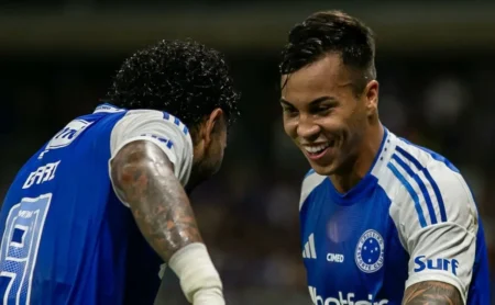 Kaio Jorge Ovacionado: Torcida do Cruzeiro Pede Parceria com Gabigol