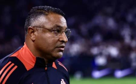Internacional: Roger Machado define ataque sem Valencia