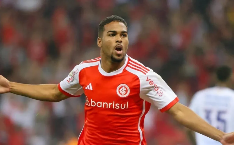 Gustavo Prado salva o Inter com golaço e conquista a torcida
