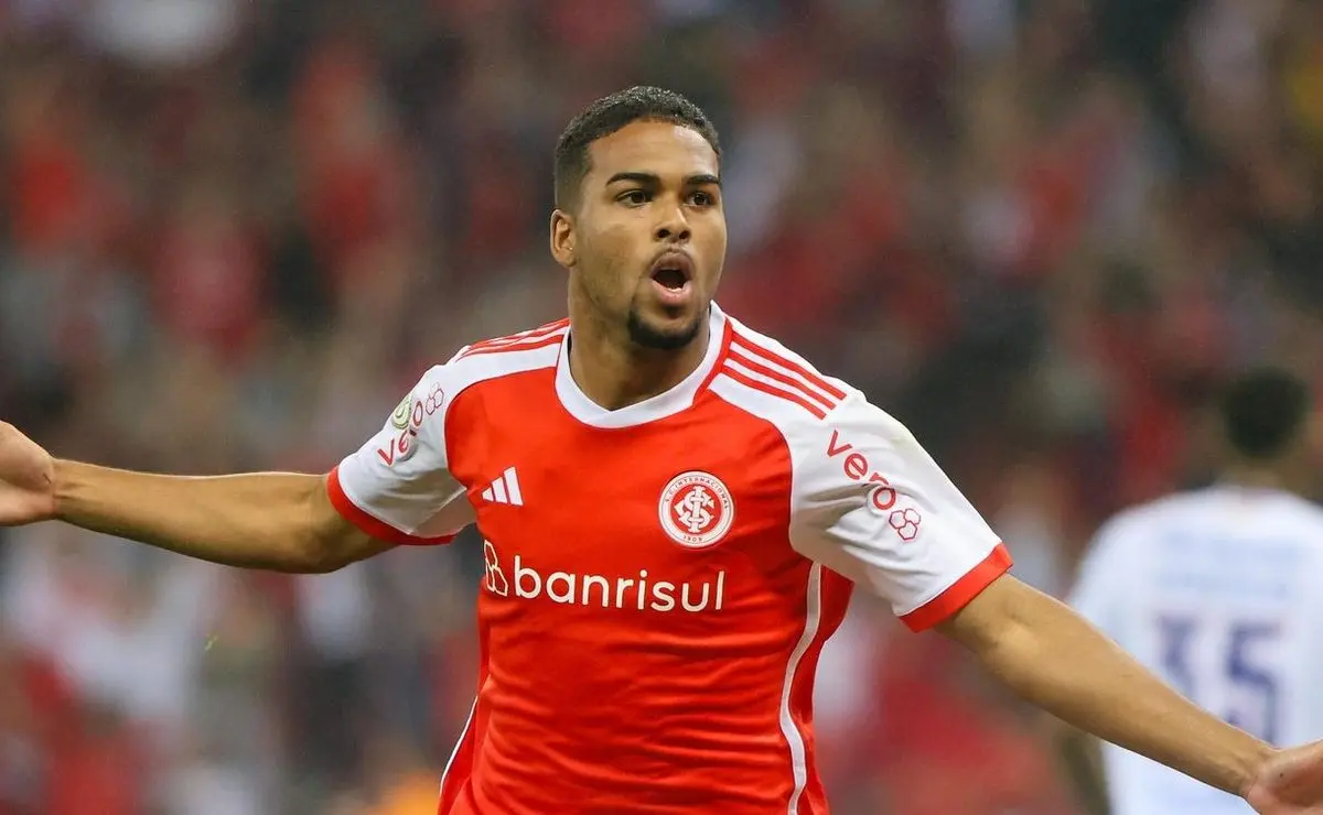 Gustavo Prado salva o Inter com golaço e conquista a torcida