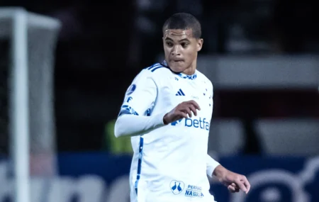 Kauã Prates: Estreia no Cruzeiro ecoa feitos de Ronaldo e Vitor Roque