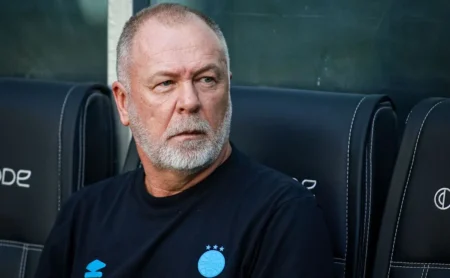 Grêmio relaciona jogadores para duelo contra o RB Bragantino com Amuzu